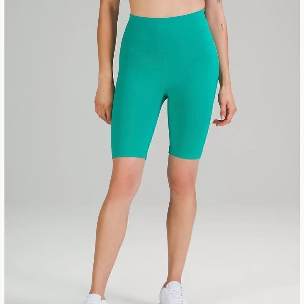 Lululemon Wunder Train 8 inch short TLLG
